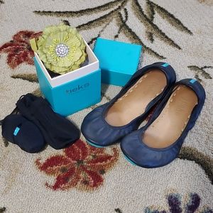 Euc matte black tieks with everything